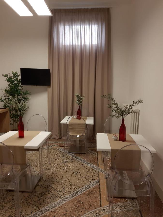 פויג'ה B&B Lei מראה חיצוני תמונה
